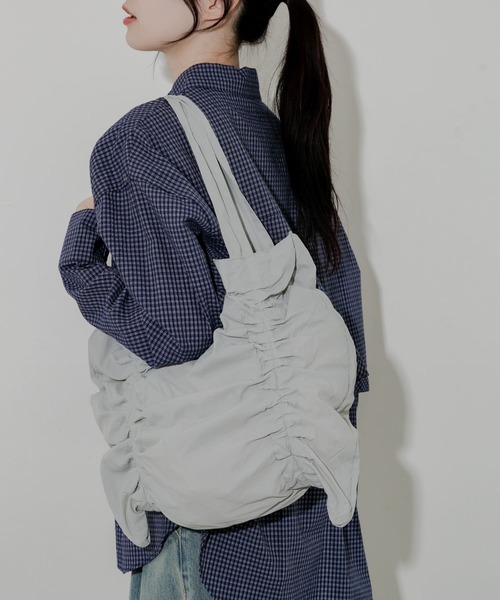 SMELLY（スメリー）の「ナイロンギャザートート（トートバッグ・レディース・チャコールグレー/ライトグレー・-）」の8枚目の写真