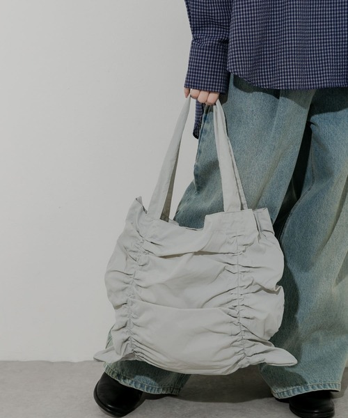 SMELLY（スメリー）の「ナイロンギャザートート（トートバッグ・レディース・チャコールグレー/ライトグレー・-）」の9枚目の写真