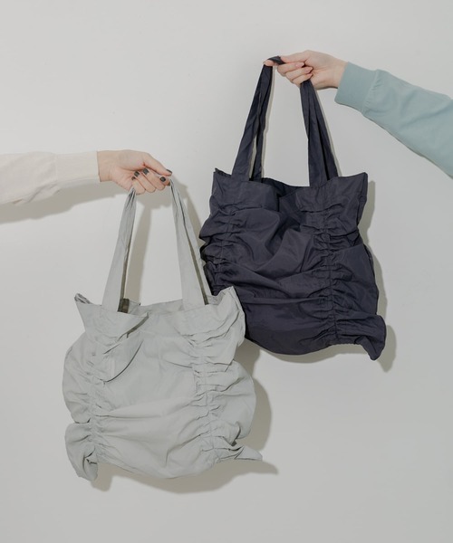 SMELLY（スメリー）の「ナイロンギャザートート（トートバッグ・レディース・チャコールグレー/ライトグレー・-）」の11枚目の写真