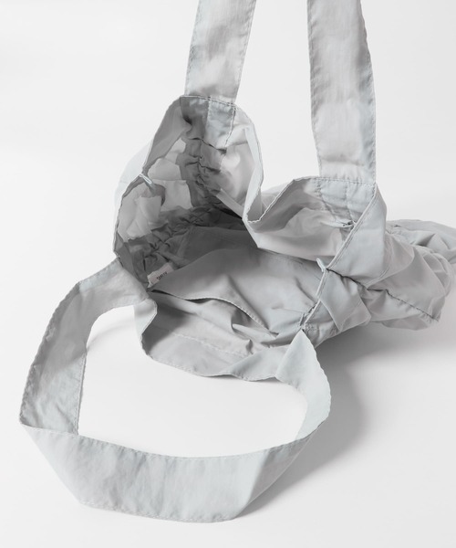 SMELLY（スメリー）の「ナイロンギャザートート（トートバッグ・レディース・チャコールグレー/ライトグレー・-）」の16枚目の写真