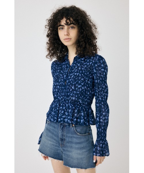 MOUSSY(マウジー)の「SHIRRING FLORAL FIT シャツ(シャツ/ブラウス・レディース・アイボリー/ブルー系その他3/ブラック系その他・FREE)」の3枚目の写真