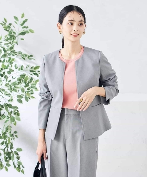 a.v.v（アーヴェヴェ）の「【洗える/ストレッチ/UVカット】麻調ストレッチキーネックジャケット（ノーカラージャケット・レディース・グレー/ネイビー/ベージュ・36/38/42/40/34）」の2枚目の写真