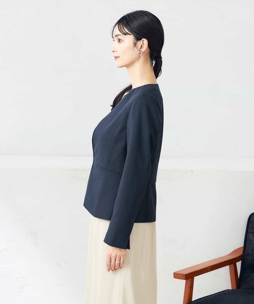 a.v.v（アーヴェヴェ）の「【洗える/ストレッチ/UVカット】麻調ストレッチキーネックジャケット（ノーカラージャケット・レディース・グレー/ネイビー/ベージュ・36/38/42/40/34）」の13枚目の写真