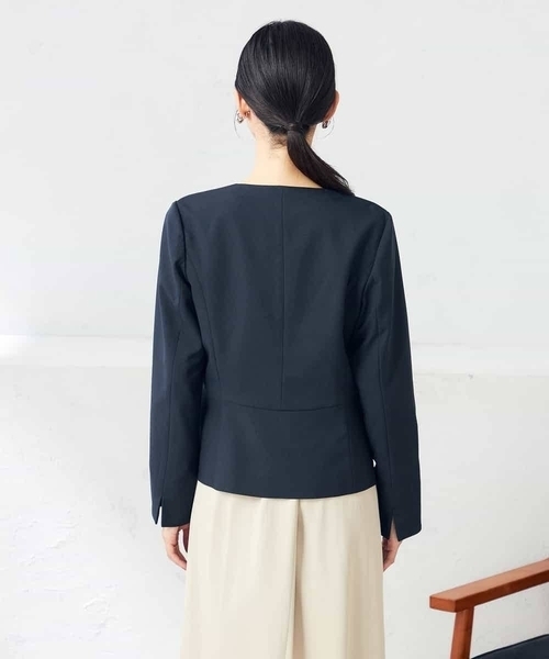 a.v.v（アーヴェヴェ）の「【洗える/ストレッチ/UVカット】麻調ストレッチキーネックジャケット（ノーカラージャケット・レディース・グレー/ネイビー/ベージュ・36/38/42/40/34）」の12枚目の写真