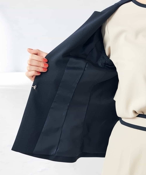 a.v.v（アーヴェヴェ）の「【洗える/ストレッチ/UVカット】麻調ストレッチキーネックジャケット（ノーカラージャケット・レディース・グレー/ネイビー/ベージュ・36/38/42/40/34）」の7枚目の写真