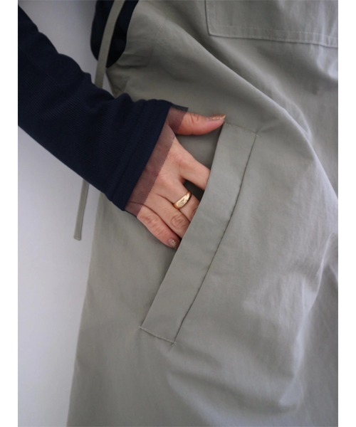 TRUNC(トランクエイティーエイト)の「Belted Flare Jumper Skirt(ジャンパースカート・レディース・カーキ/ブラック・FREE)」の9枚目の写真