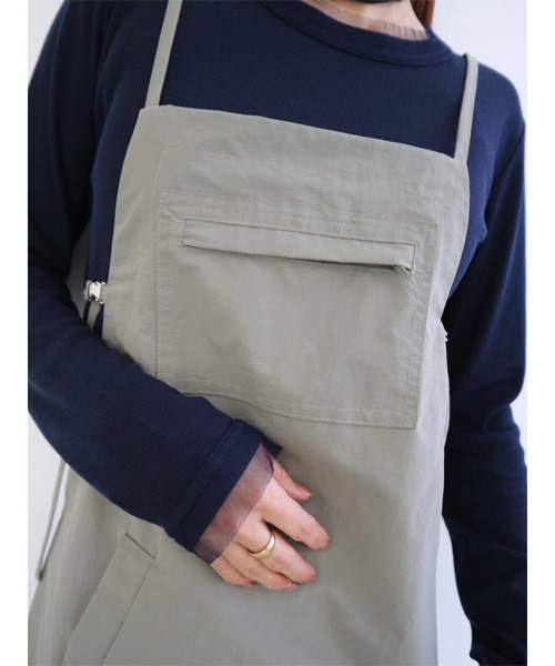 TRUNC(トランクエイティーエイト)の「Belted Flare Jumper Skirt(ジャンパースカート・レディース・カーキ/ブラック・FREE)」の7枚目の写真