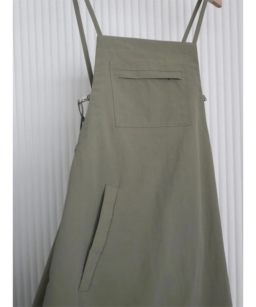 TRUNC(トランクエイティーエイト)の「Belted Flare Jumper Skirt(ジャンパースカート・レディース・カーキ/ブラック・FREE)」の19枚目の写真