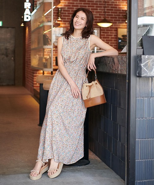 Jines(ジネス)の「Deveauxラメ入プリント ノースリワンピース(ワンピース・レディース・マルチ・38)」の1枚目の写真