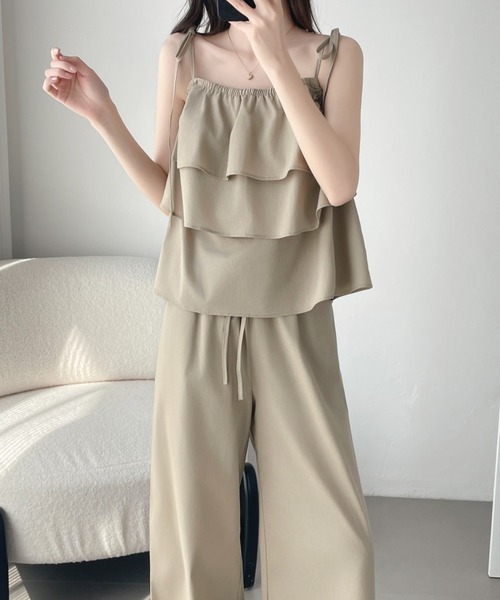 ABITOKYO(アビトーキョー)の「ペプラムフリルキャミソールセットアップ(セットアップ・レディース・ネイビー/カーキ/ベージュ・M/L/XL)」の2枚目の写真