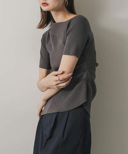 SENSE OF PLACE by URBAN RESEARCH(センスオブプレイスバイアーバンリサーチ)の「アシメネックセーター(半袖)(ニット/セーター・レディース・ブラック/オフホワイト/チャコールグレー/ベージュ・ONE)」の3枚目の写真