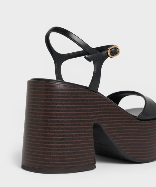 CHARLES & KEITH(チャールズ & キース)の「アンクルストラップ プラットフォームサンダル(サンダル・レディース・ホワイト/ブラック/ブラウン・23cm/22.5cm/25cm/24.5cm/23.5cm/26.5cm/25.5cm)」の5枚目の写真