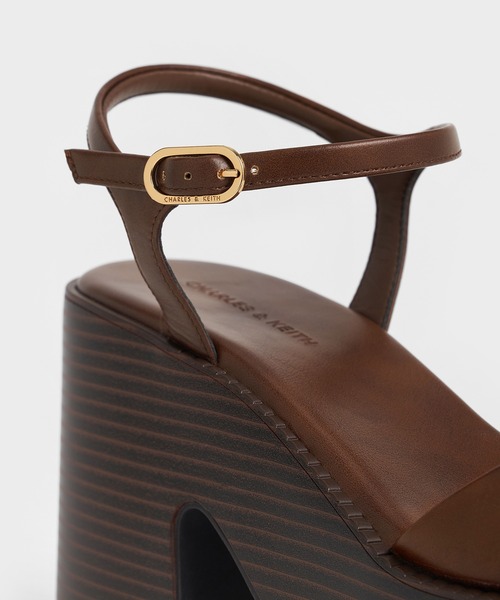 CHARLES & KEITH(チャールズ & キース)の「アンクルストラップ プラットフォームサンダル(サンダル・レディース・ホワイト/ブラック/ブラウン・23cm/22.5cm/25cm/24.5cm/23.5cm/26.5cm/25.5cm)」の10枚目の写真