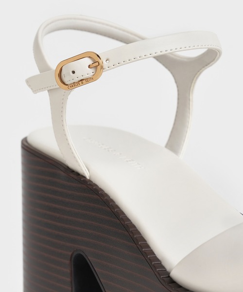 CHARLES & KEITH(チャールズ & キース)の「アンクルストラップ プラットフォームサンダル(サンダル・レディース・ホワイト/ブラック/ブラウン・23cm/22.5cm/25cm/24.5cm/23.5cm/26.5cm/25.5cm)」の15枚目の写真