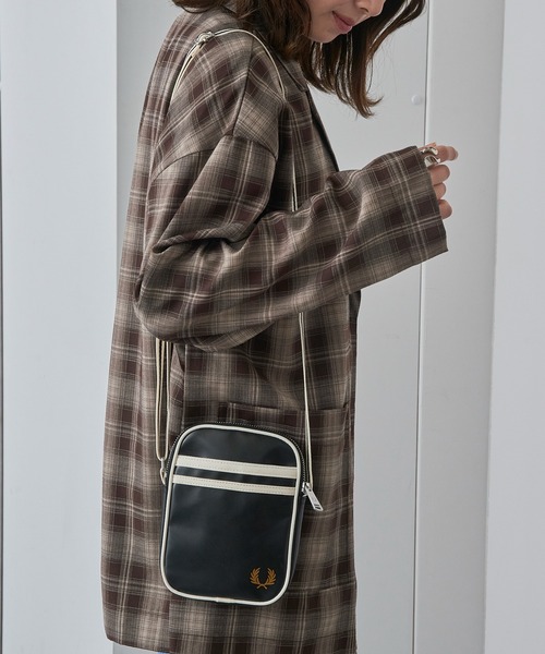 FRED PERRY(フレッドペリー)の「【FRED PERRY】CLASSIC SMALL SIDE BAG L1179(ショルダーバッグ・レディース・ブラック・FREE)」の10枚目の写真