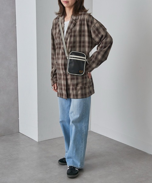 FRED PERRY(フレッドペリー)の「【FRED PERRY】CLASSIC SMALL SIDE BAG L1179(ショルダーバッグ・レディース・ブラック・FREE)」の3枚目の写真