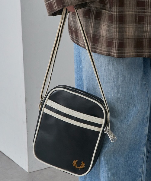 FRED PERRY(フレッドペリー)の「【FRED PERRY】CLASSIC SMALL SIDE BAG L1179(ショルダーバッグ・レディース・ブラック・FREE)」の7枚目の写真