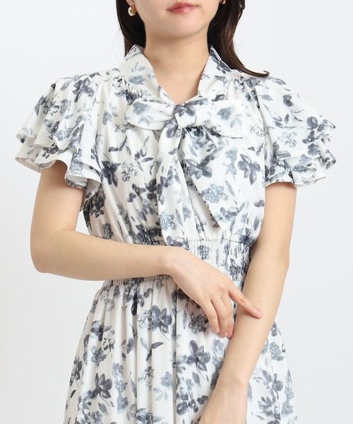 ASTORIA ODIER(アストリアオディール)の「リボンタイ花柄ワンピース(ワンピース・レディース・ブルー/ライトグレー・SMALL/MEDIUM)」の11枚目の写真