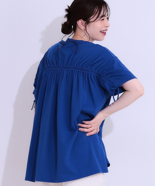 Cutie Blonde(キューティーブロンド)の「ヒップが隠せる バックシャーリング チュニックTシャツ(チュニック・レディース・ブラック/ブルー系その他/ホワイト・00)」の3枚目の写真