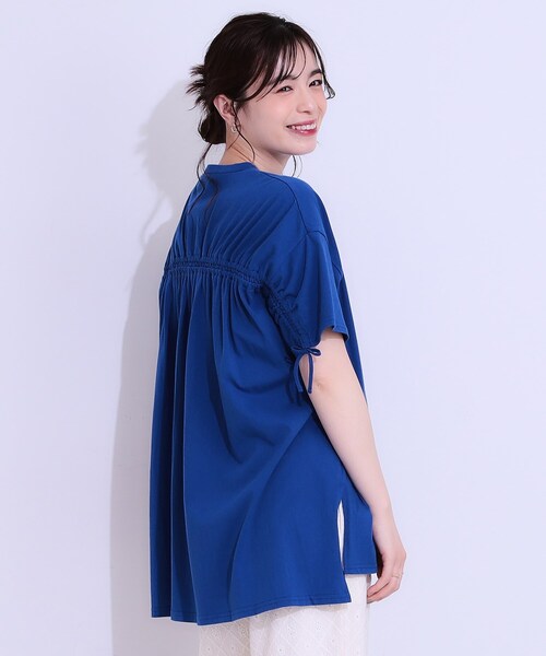 Cutie Blonde(キューティーブロンド)の「ヒップが隠せる バックシャーリング チュニックTシャツ(チュニック・レディース・ブラック/ブルー系その他/ホワイト・00)」の13枚目の写真