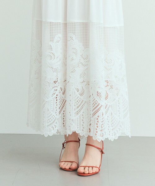 GRACE CLASS(グレースクラス)の「ラッフルレース切替マキシ(ワンピース・レディース・カーキ/ホワイト/ブラック・36)」の20枚目の写真