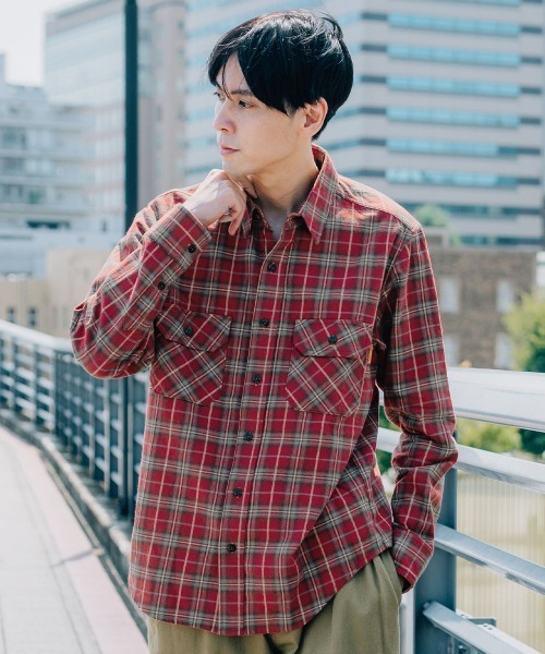 KRIFF MAYER（クリフメイヤー）の「ビエラチェック長袖シャツ（シャツ/ブラウス・メンズ・レッド/カラフル/チャコール/オリーブ/ナチュラル・MEDIUM/LARGE/X-LARGE）」の2枚目の写真