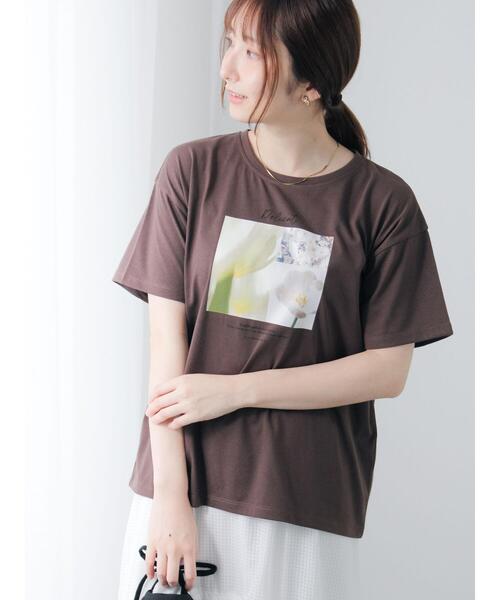 Te chichi TERRASSE(テチチテラス)の「フラワー転写プリントTシャツ(Tシャツ/カットソー・レディース・ブラック/オフホワイト/ブラウン・F)」の1枚目の写真