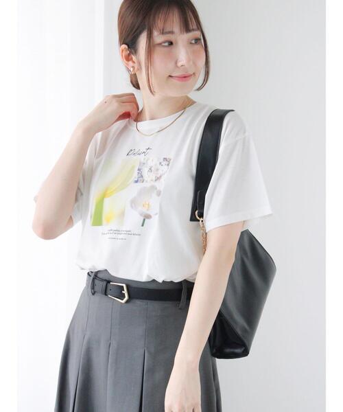 Te chichi TERRASSE(テチチテラス)の「フラワー転写プリントTシャツ(Tシャツ/カットソー・レディース・ブラック/オフホワイト/ブラウン・F)」の2枚目の写真