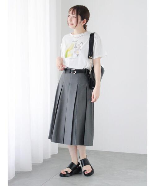 Te chichi TERRASSE(テチチテラス)の「フラワー転写プリントTシャツ(Tシャツ/カットソー・レディース・ブラック/オフホワイト/ブラウン・F)」の7枚目の写真