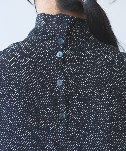 yuni(ユニ )の「dot print high neck ブラウス(シャツ/ブラウス・レディース・ブラック系その他2/ブラック系その他/ブラック系その他3・FREE)」の18枚目の写真