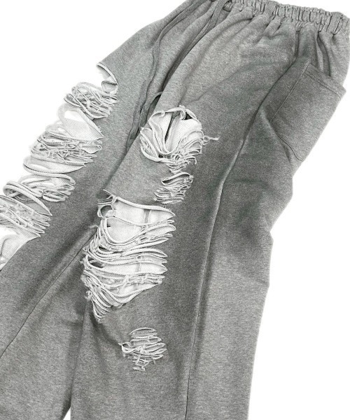 Chikashitsu +（チカシツプラス）の「【Chikashitsu +】oiled wash damage sweat pants / 【チカシツプラス】オイルドウォッシュダメージスウェットパンツ（スウェットパンツ・メンズ・ブラック/グレー・ONE SIZE）」の3枚目の写真