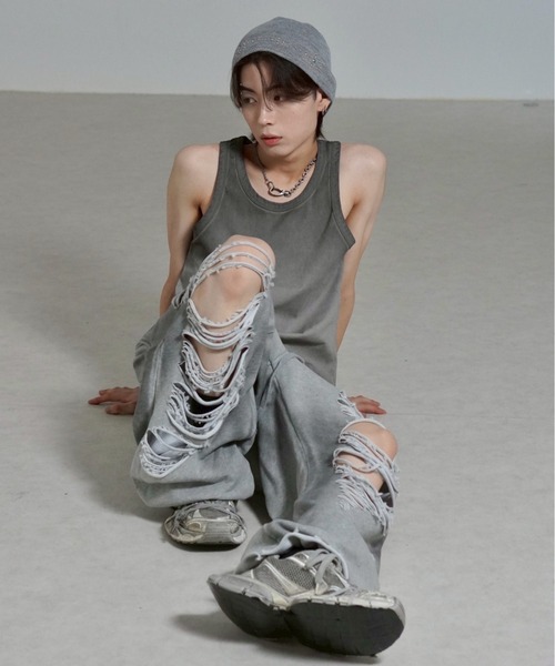 Chikashitsu +（チカシツプラス）の「【Chikashitsu +】oiled wash damage sweat pants / 【チカシツプラス】オイルドウォッシュダメージスウェットパンツ（スウェットパンツ・メンズ・ブラック/グレー・ONE SIZE）」の16枚目の写真