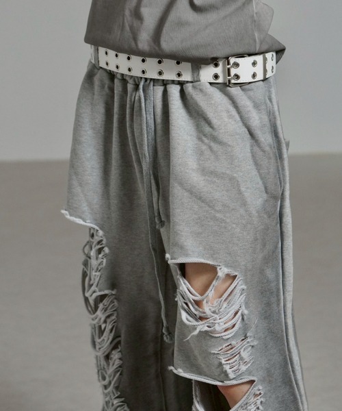 Chikashitsu +（チカシツプラス）の「【Chikashitsu +】oiled wash damage sweat pants / 【チカシツプラス】オイルドウォッシュダメージスウェットパンツ（スウェットパンツ・メンズ・ブラック/グレー・ONE SIZE）」の7枚目の写真