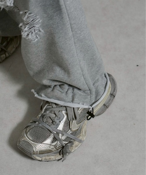 Chikashitsu +（チカシツプラス）の「【Chikashitsu +】oiled wash damage sweat pants / 【チカシツプラス】オイルドウォッシュダメージスウェットパンツ（スウェットパンツ・メンズ・ブラック/グレー・ONE SIZE）」の6枚目の写真