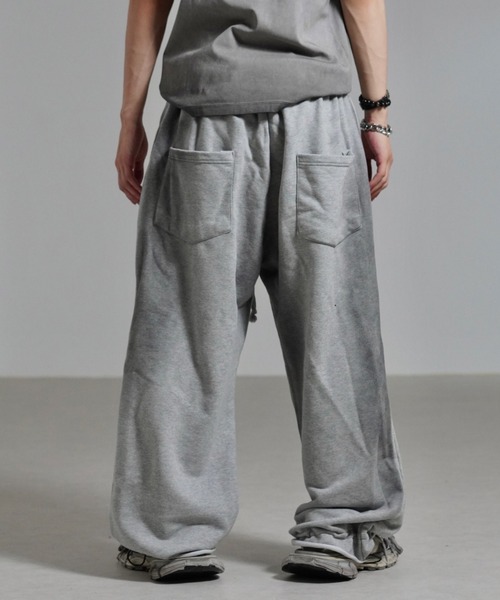 Chikashitsu +（チカシツプラス）の「【Chikashitsu +】oiled wash damage sweat pants / 【チカシツプラス】オイルドウォッシュダメージスウェットパンツ（スウェットパンツ・メンズ・ブラック/グレー・ONE SIZE）」の9枚目の写真