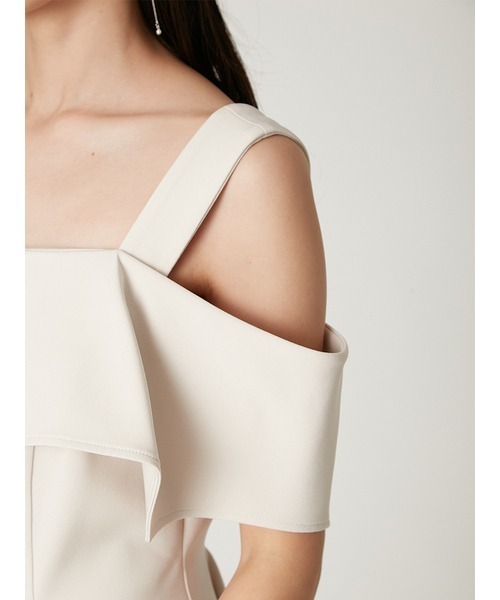 FRAY I.D（フレイアイディー）の「オフショルペプラムトップス（Tシャツ/カットソー・レディース・ベージュ/アイボリー/ブラック・0/1）」の11枚目の写真
