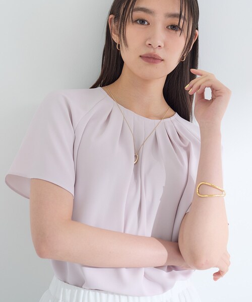 INDIVI(インディヴィ)の「【UVケア】タックブラウス(シャツ/ブラウス・レディース・ピンク/ホワイト/ネイビー・40/38/36/19/15 /13/05/03)」の3枚目の写真