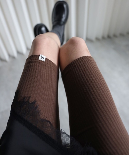 YENNA（イェンナ）の「【バイカーリブパンツ/ハーフレギンス】カプリパンツ / バミューダパンツ / ストレッチ素材（レギンス/スパッツ・レディース・ブラウン/グリーン/ブラック/ブルー/グレー/アイボリー・FREE）」の4枚目の写真