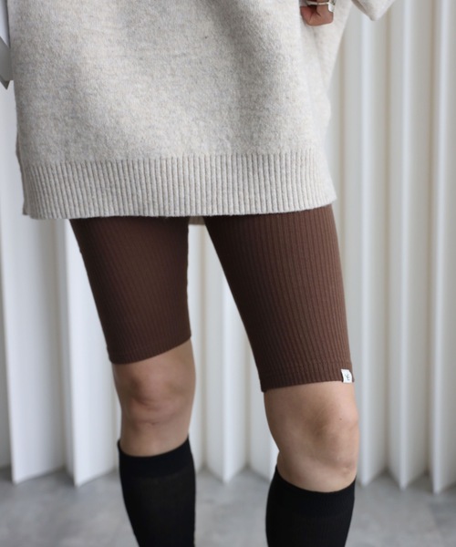 YENNA（イェンナ）の「【バイカーリブパンツ/ハーフレギンス】カプリパンツ / バミューダパンツ / ストレッチ素材（レギンス/スパッツ・レディース・ブラウン/グリーン/ブラック/ブルー/グレー/アイボリー・FREE）」の11枚目の写真