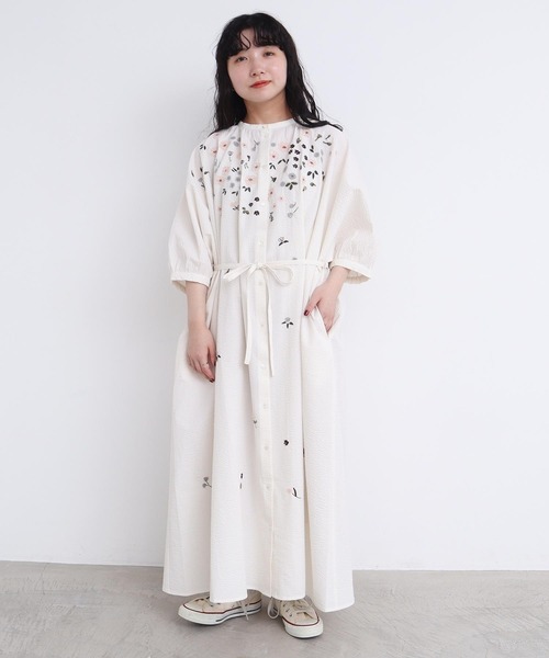 l'atelier du savon（アトリエドサボン）の「●お花スケッチ ファー刺繍 ワンピース（ワンピース・レディース・オフホワイト/ブラック/ブラウン・FREE）」の5枚目の写真