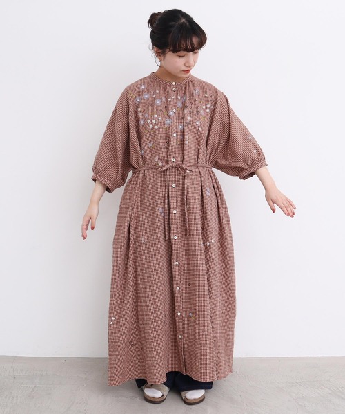 l'atelier du savon（アトリエドサボン）の「●お花スケッチ ファー刺繍 ワンピース（ワンピース・レディース・オフホワイト/ブラック/ブラウン・FREE）」の19枚目の写真