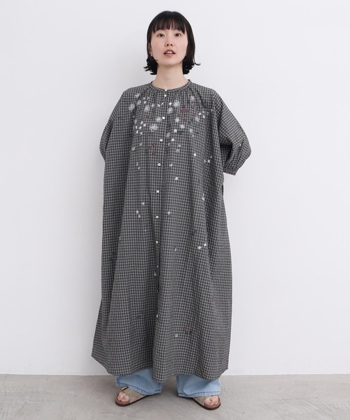 l'atelier du savon（アトリエドサボン）の「●お花スケッチ ファー刺繍 ワンピース（ワンピース・レディース・オフホワイト/ブラック/ブラウン・FREE）」の12枚目の写真