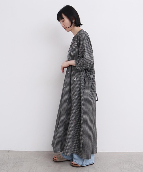 l'atelier du savon（アトリエドサボン）の「●お花スケッチ ファー刺繍 ワンピース（ワンピース・レディース・オフホワイト/ブラック/ブラウン・FREE）」の14枚目の写真