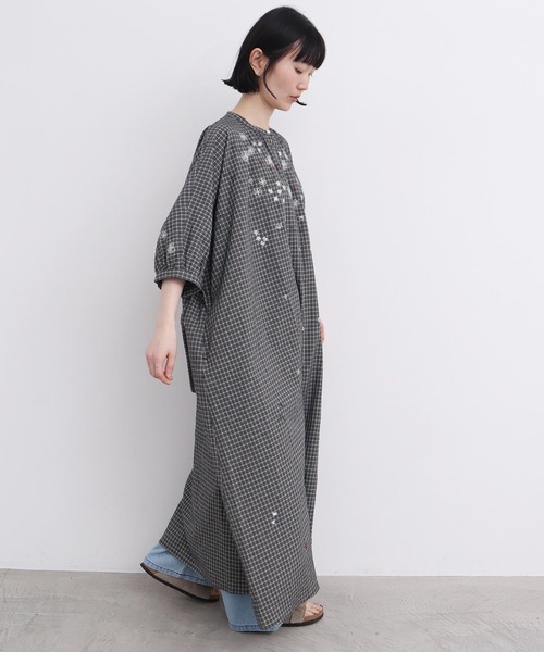 l'atelier du savon（アトリエドサボン）の「●お花スケッチ ファー刺繍 ワンピース（ワンピース・レディース・オフホワイト/ブラック/ブラウン・FREE）」の16枚目の写真