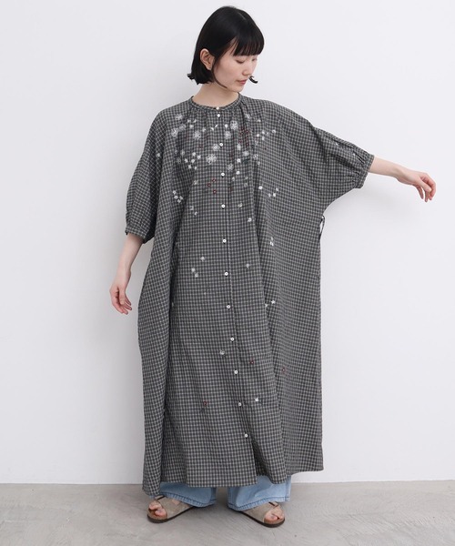 l'atelier du savon（アトリエドサボン）の「●お花スケッチ ファー刺繍 ワンピース（ワンピース・レディース・オフホワイト/ブラック/ブラウン・FREE）」の11枚目の写真