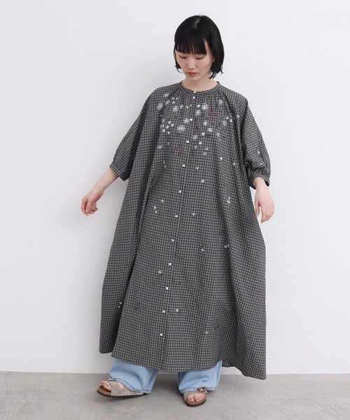 l'atelier du savon（アトリエドサボン）の「●お花スケッチ ファー刺繍 ワンピース（ワンピース・レディース・オフホワイト/ブラック/ブラウン・FREE）」の17枚目の写真