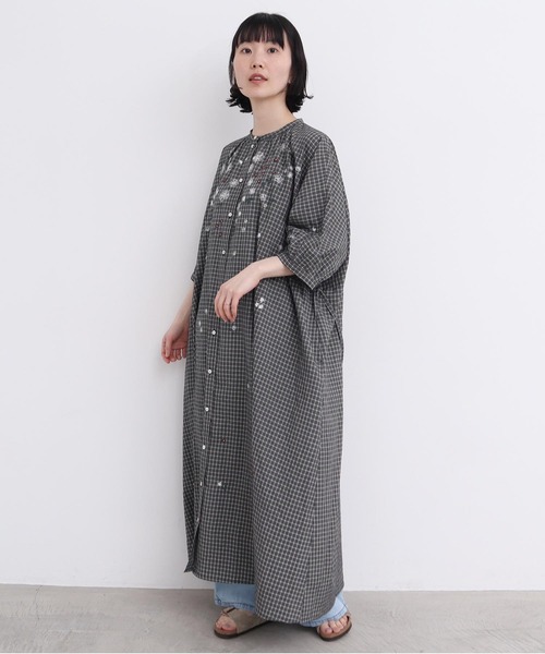 l'atelier du savon（アトリエドサボン）の「●お花スケッチ ファー刺繍 ワンピース（ワンピース・レディース・オフホワイト/ブラック/ブラウン・FREE）」の13枚目の写真