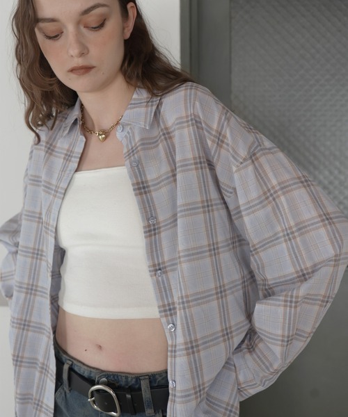 Mili affinity(ミリアフィニティー)の「オーバーサイズシアーチェックシャツ(シャツ/ブラウス・レディース・ネイビー/ライトブルー/ブラック・FREE)」の3枚目の写真