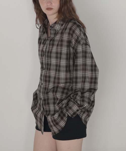Mili affinity(ミリアフィニティー)の「オーバーサイズシアーチェックシャツ(シャツ/ブラウス・レディース・ネイビー/ライトブルー/ブラック・FREE)」の11枚目の写真