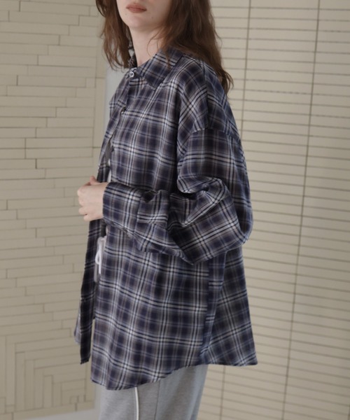 Mili affinity(ミリアフィニティー)の「オーバーサイズシアーチェックシャツ(シャツ/ブラウス・レディース・ネイビー/ライトブルー/ブラック・FREE)」の17枚目の写真